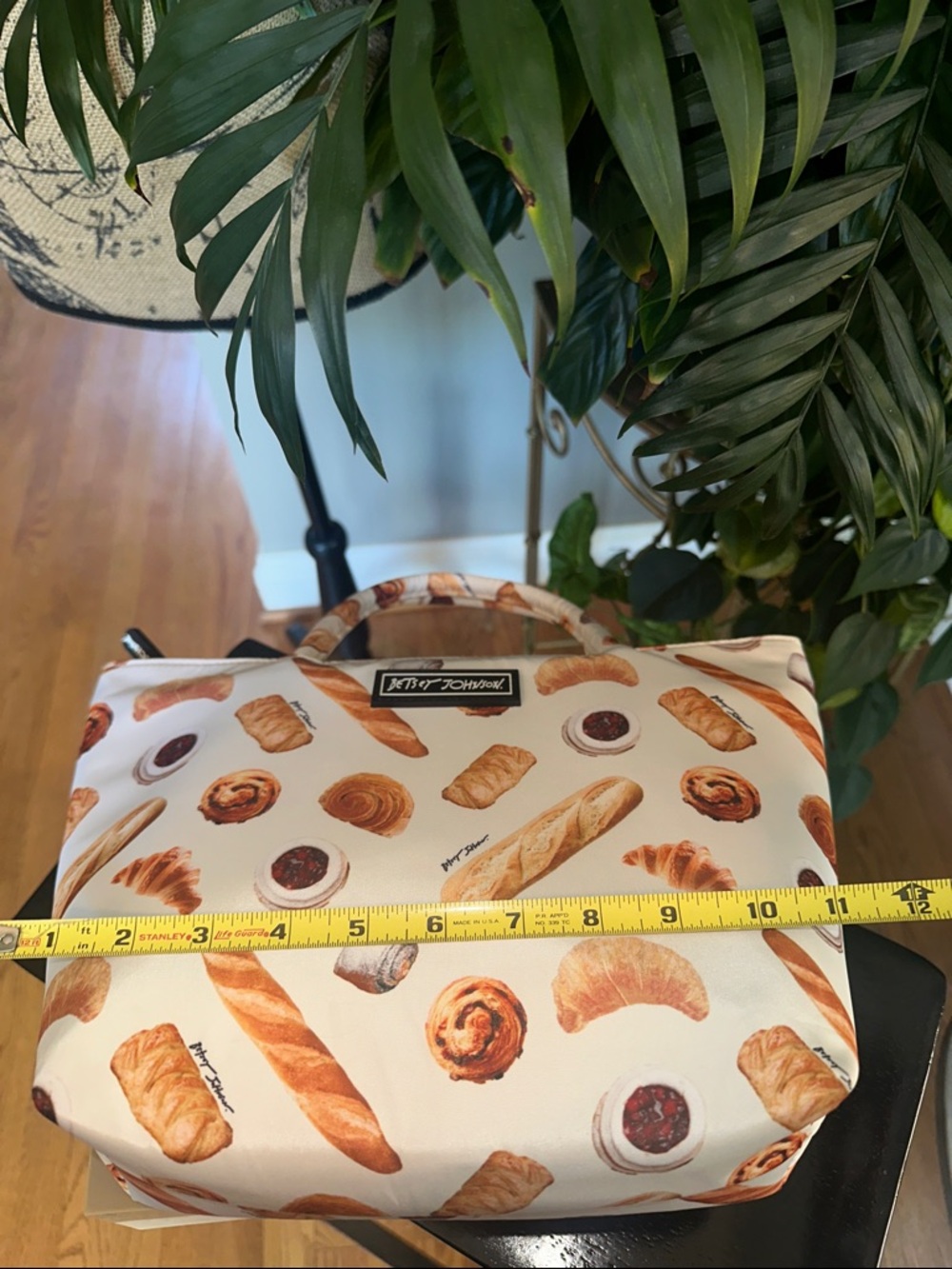 Betsey Johnson lunchTote with Pastry Print NWOT - Picture 8 of 10